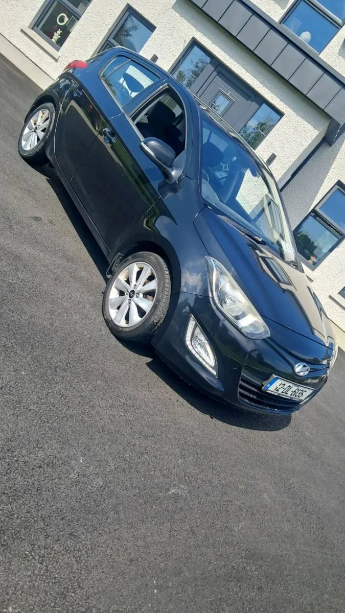 Hyundai i20 MANUAL - Image 1