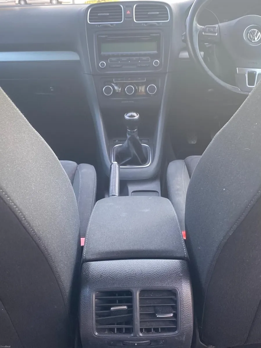 Volkswagen Golf 2011 - Image 2