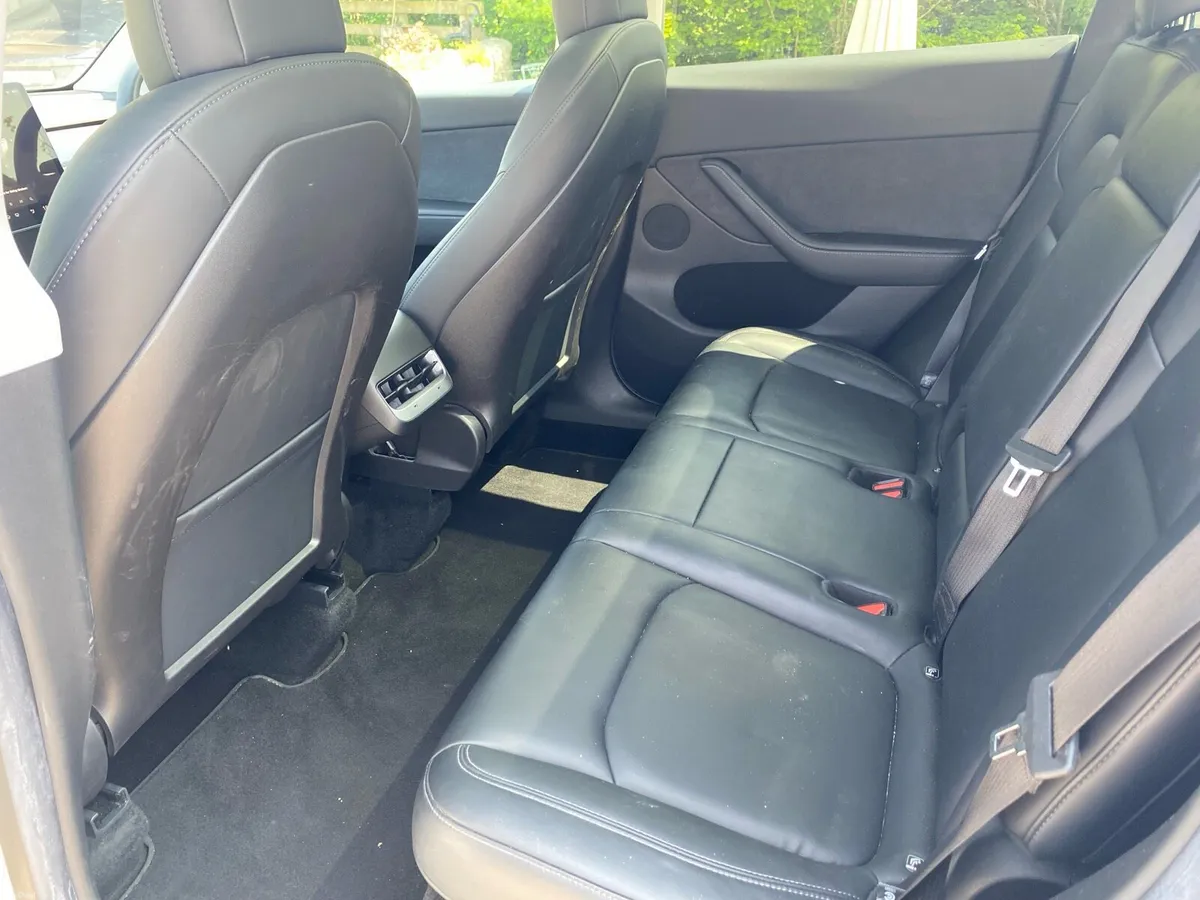 Tesla Model Y Long Range AWD - Image 6