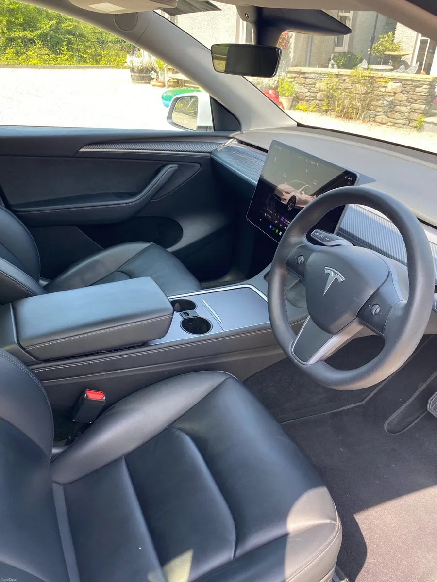 Tesla Model Y Long Range AWD - Image 5