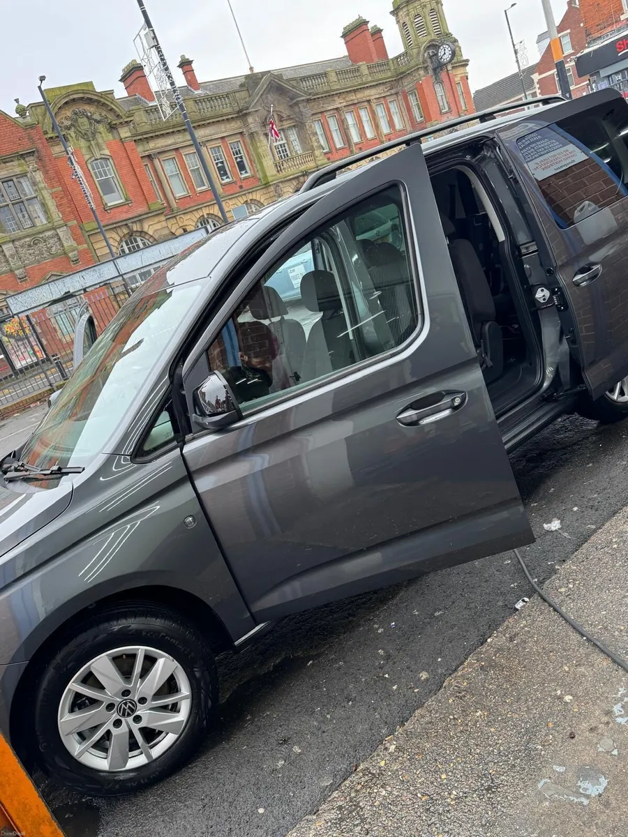 2023 232 AutoVolkswagen caddy wheelchair 7 seater - Image 1