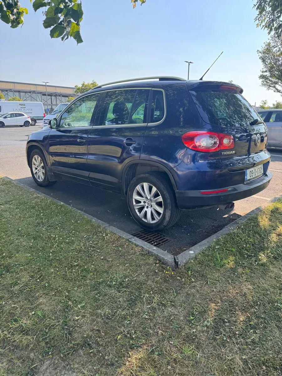 Volkswagen Tiguan Automatic 4x4 - Image 3