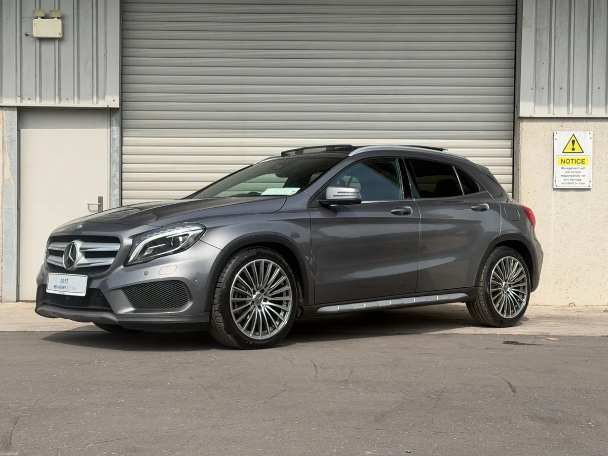 2017 Mercedes-Benz GLA180 1.6 AMG *pan roof* - Image 3