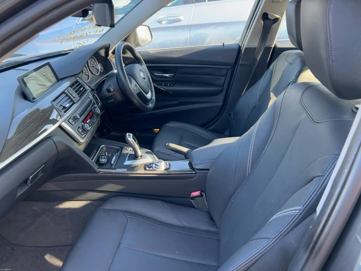 BMW 3-Series LUXURY 320D SALOON 2.0 DIESEL AUTOMAT - Image 4