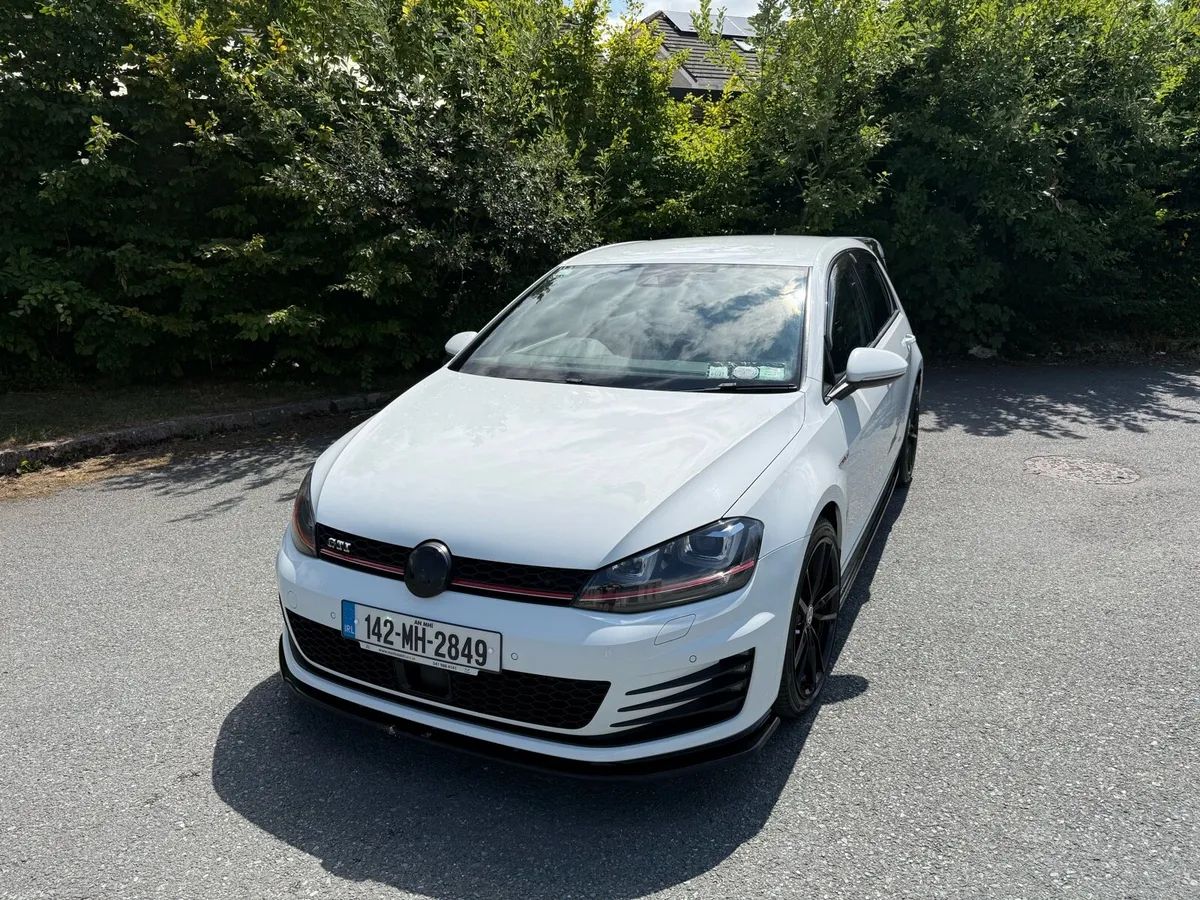 Volkswagen Golf 2014 - Image 1