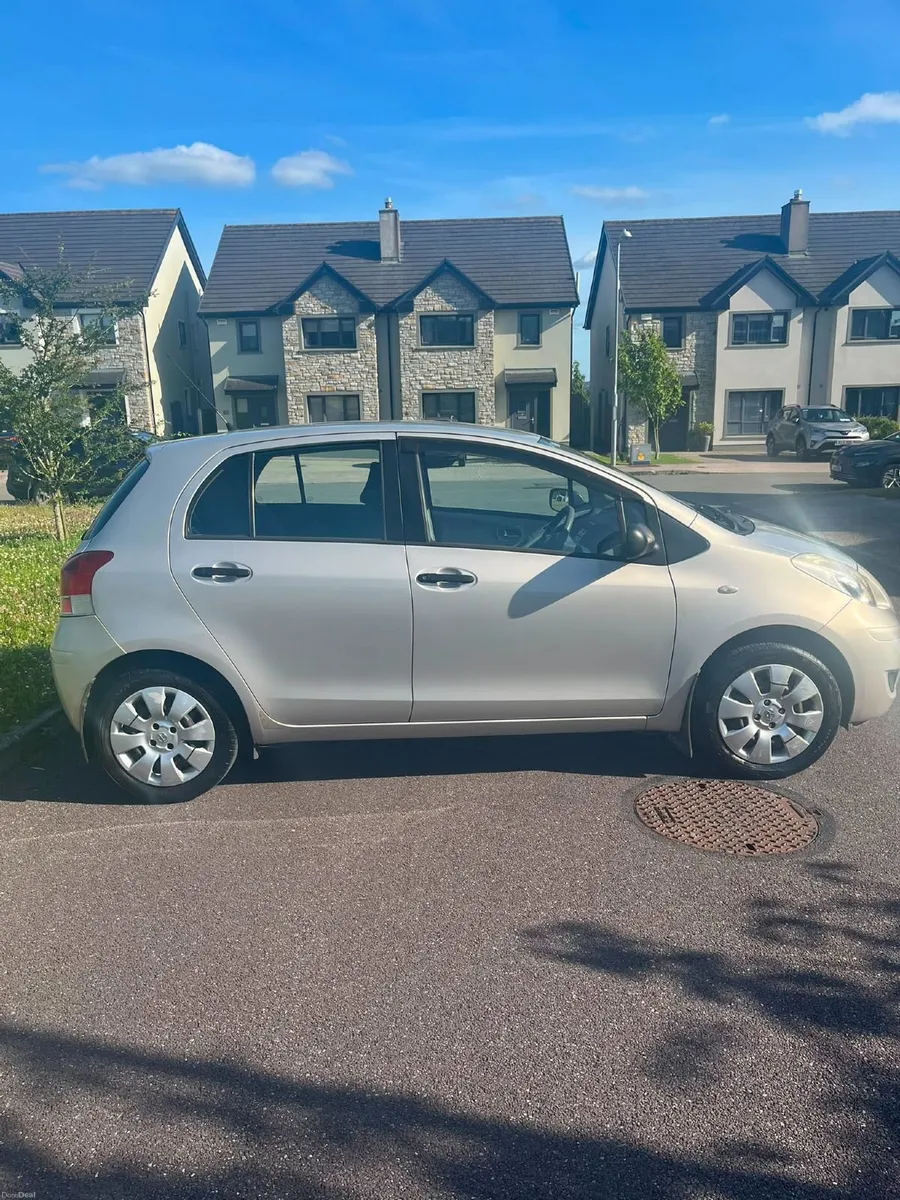 Toyota Yaris 2010 - Image 4