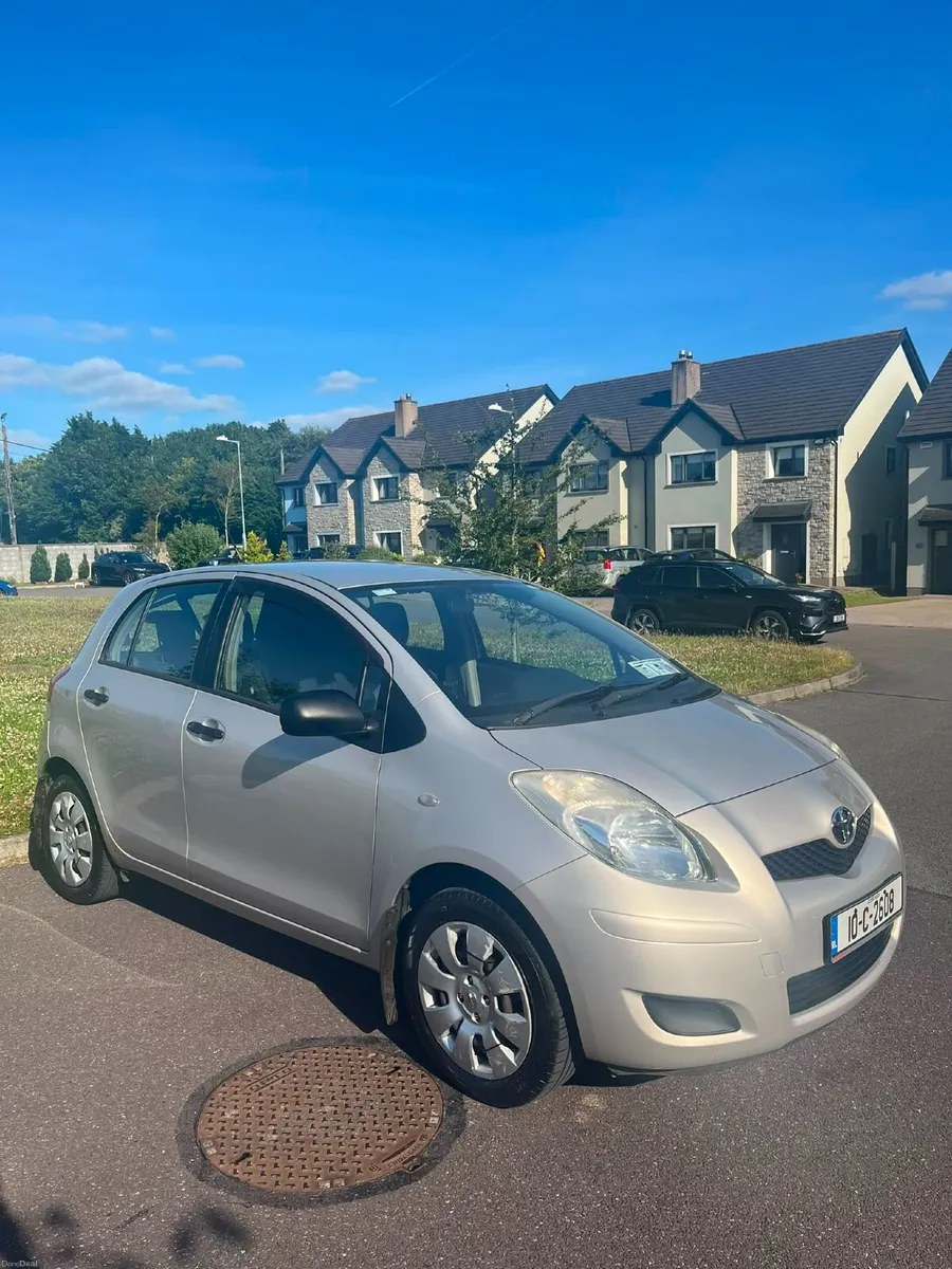 Toyota Yaris 2010 - Image 2