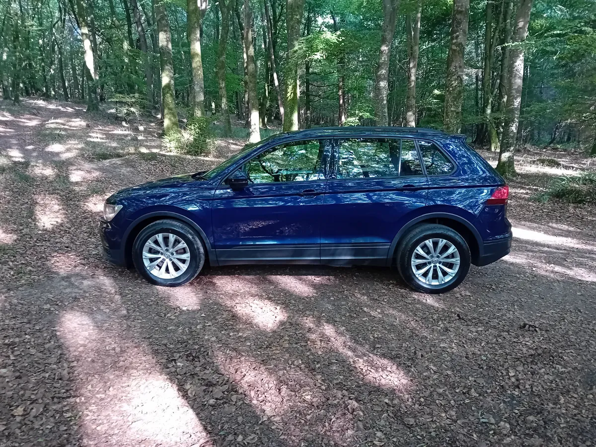 181 VW TIGUAN 2.0 TDI  SUV 6 SPEED  MANUAL - Image 4