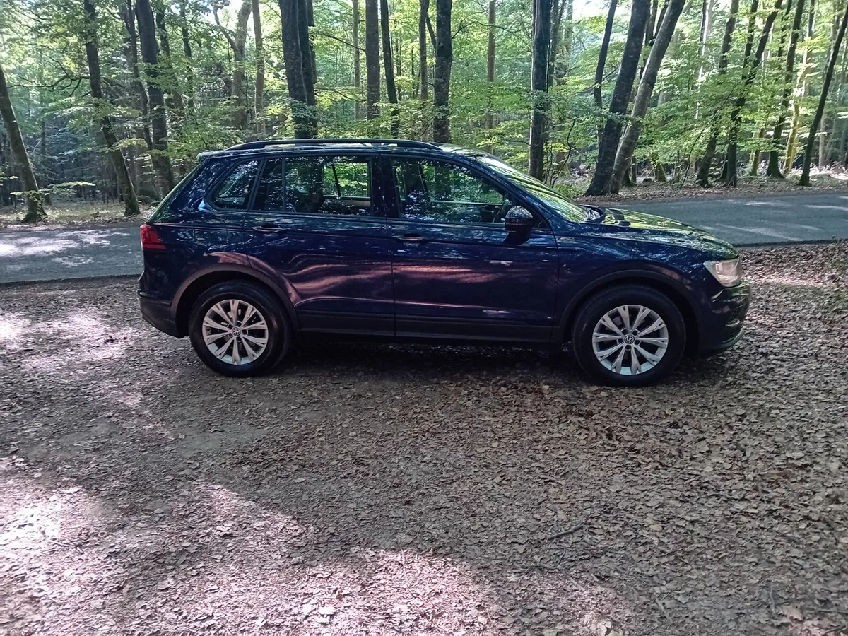 181 VW TIGUAN 2.0 TDI  SUV 6 SPEED  MANUAL - Image 5