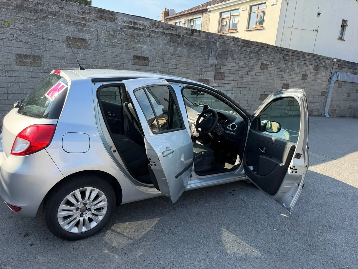 Car - Image 4
