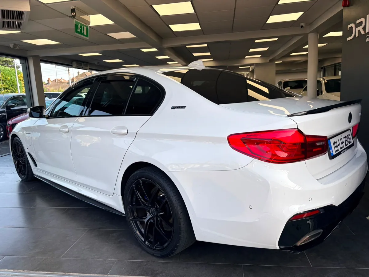 BMW 5-Series 2019 - Image 4