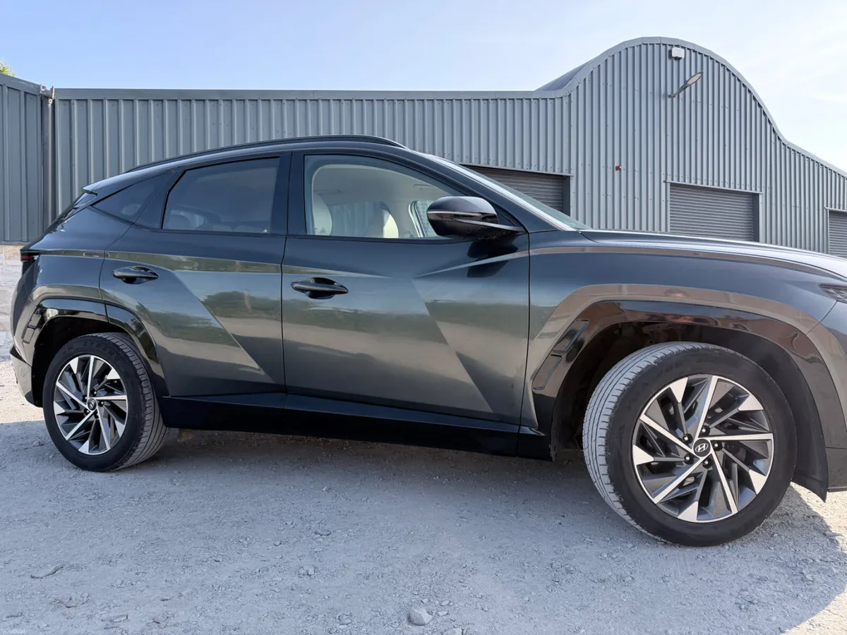 Hyundai Tucson 212’ Executive LOW MILEAGE - Image 6