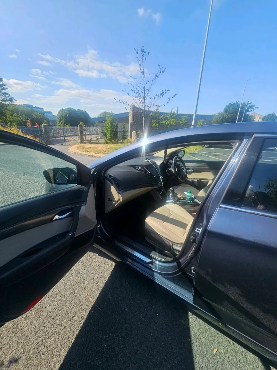 Car - Image 3