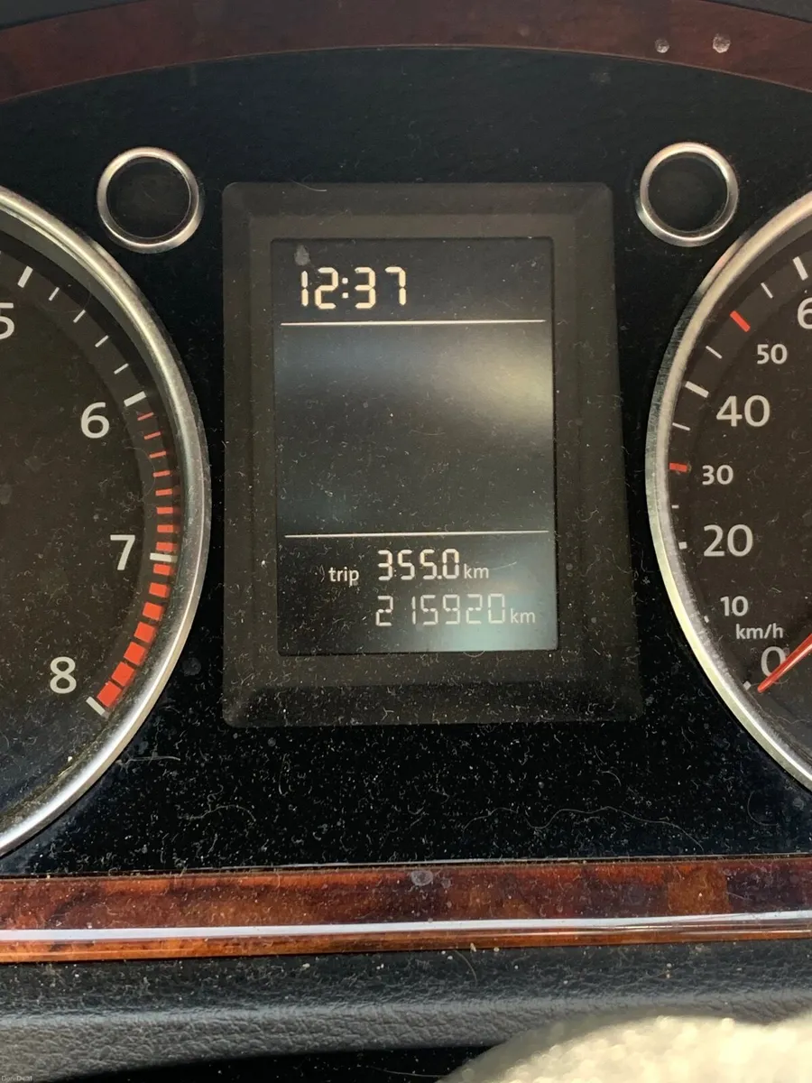 Volkswagen Passat 2009 - Image 2