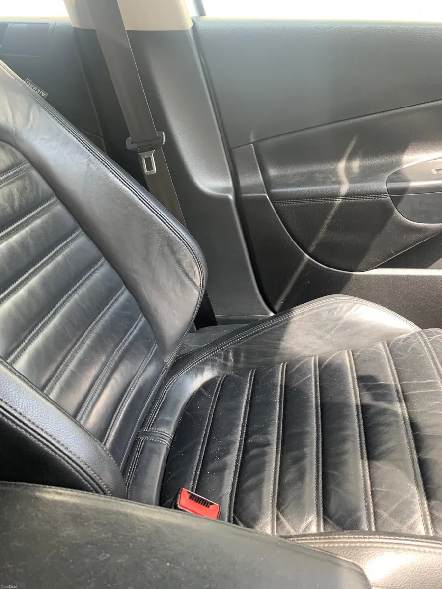 Volkswagen Passat 2009 - Image 4