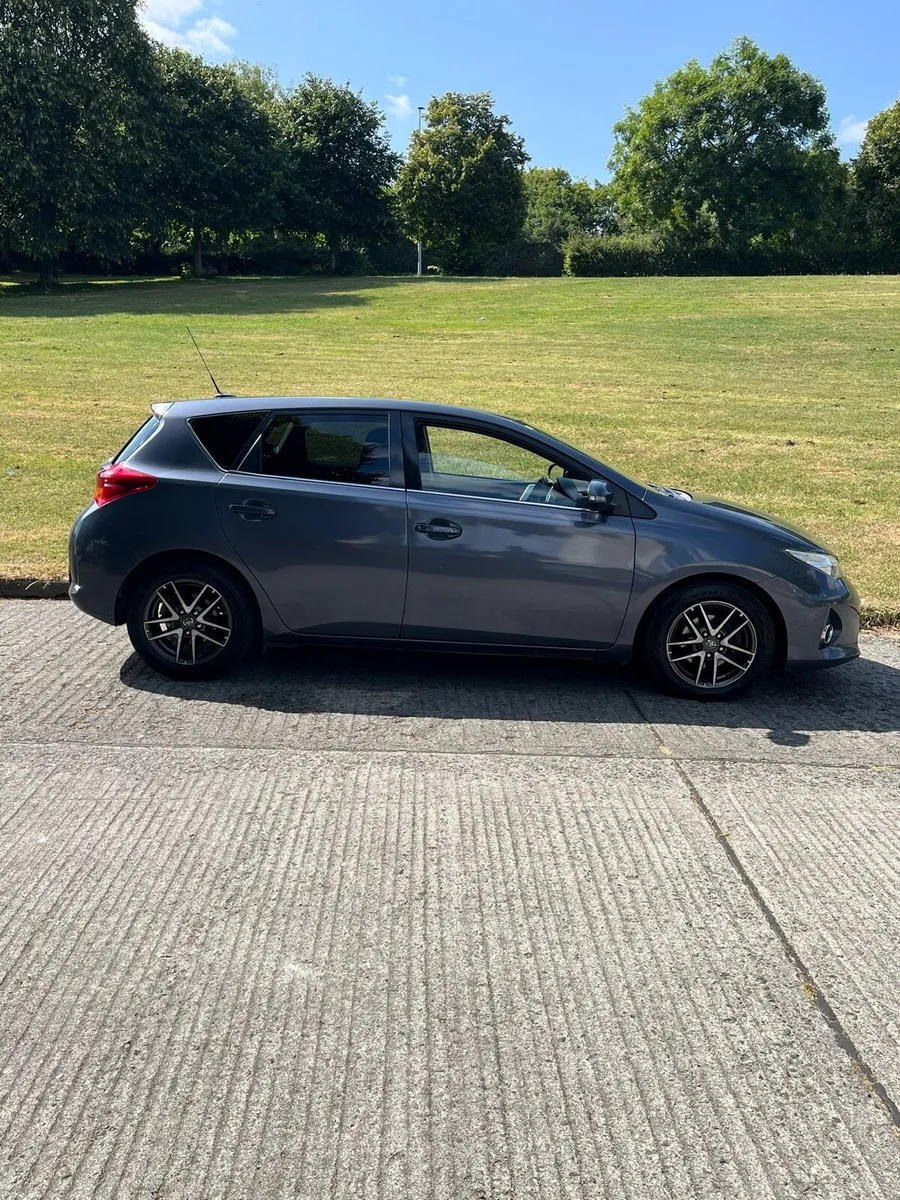 Toyota Auris (LOW MILEAGE) - Image 2
