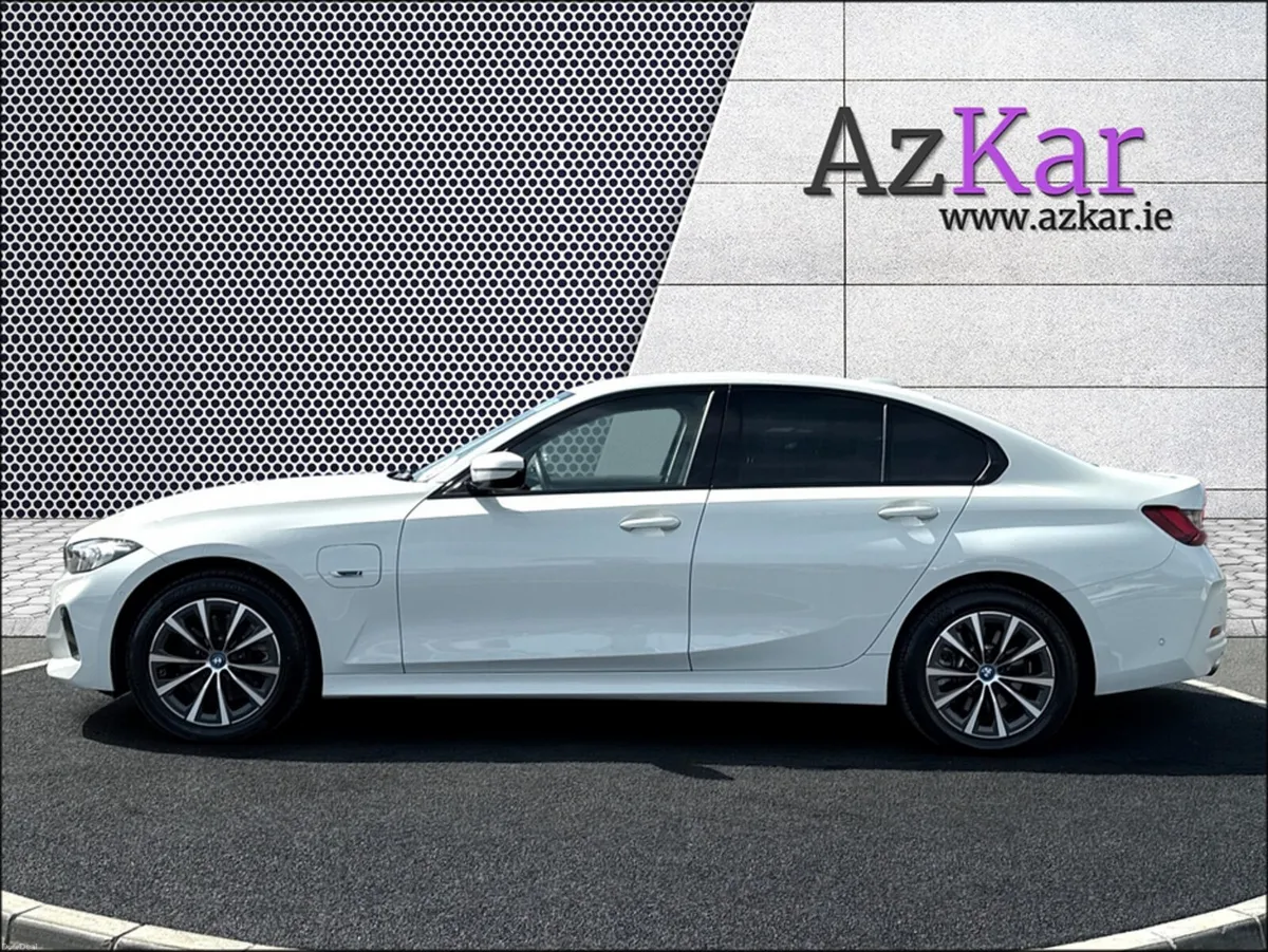BMW 3-Series 2023 SPORT 2.0 PLUG IN HYBRID 290BHP - Image 5