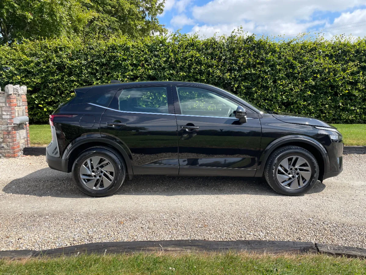 Nissan Qashqai 1.3 SV MODEL SUV. - Image 4