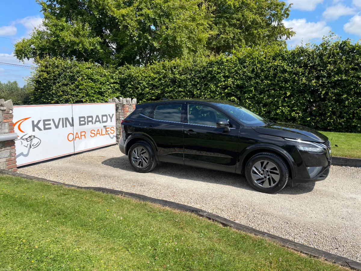 Nissan Qashqai 1.3 SV MODEL SUV. - Image 1