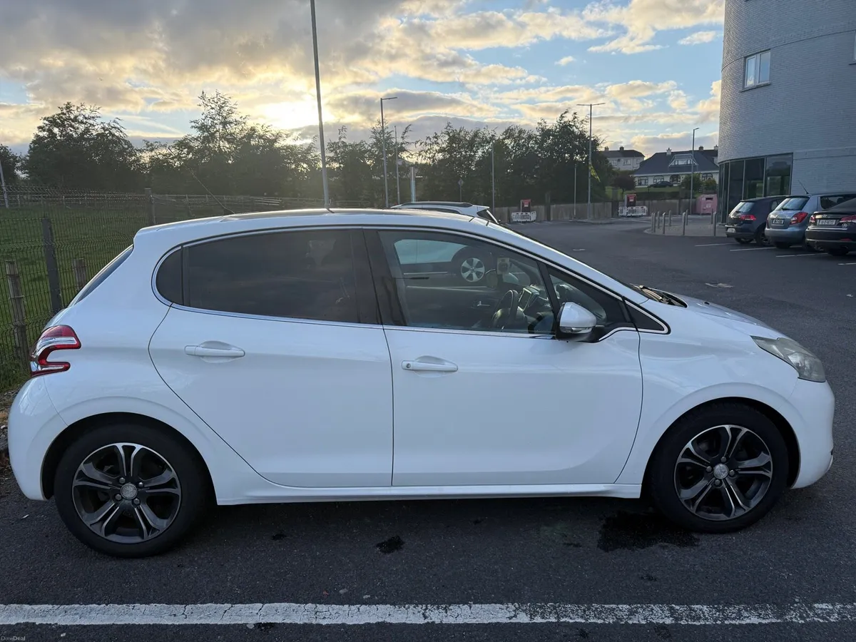 2013 Peugeot 208 - Image 1