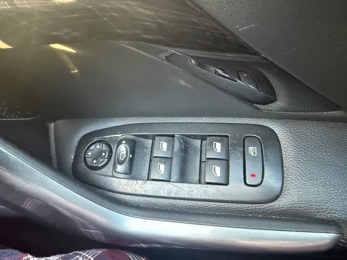 2013 Peugeot 208 - Image 3