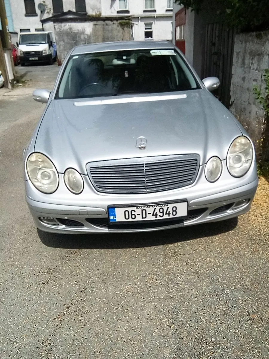 Mercedes-Benz E-Class 2006 automatic - Image 1
