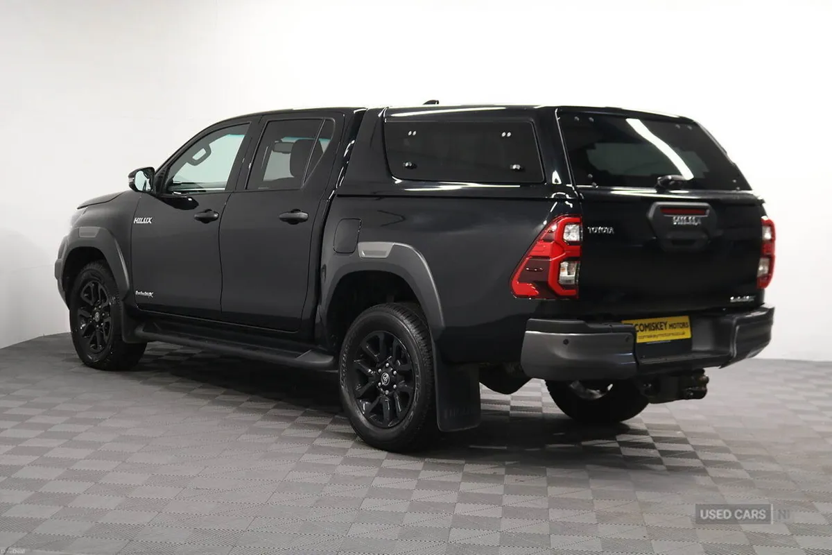 Toyota Hilux D-4D Invincible X - Image 4