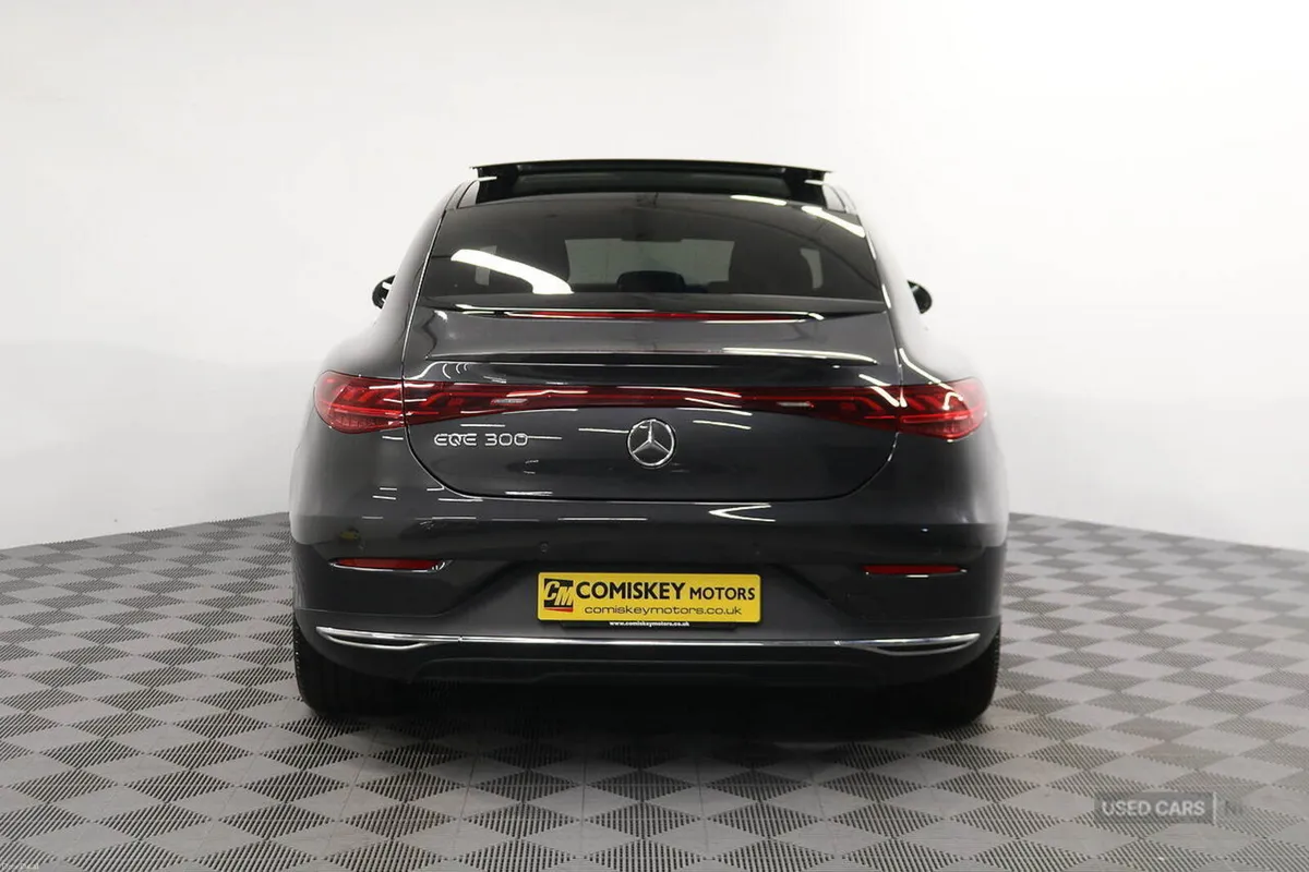 Mercedes-Benz EQE 300 Exclusive Luxury - Image 5