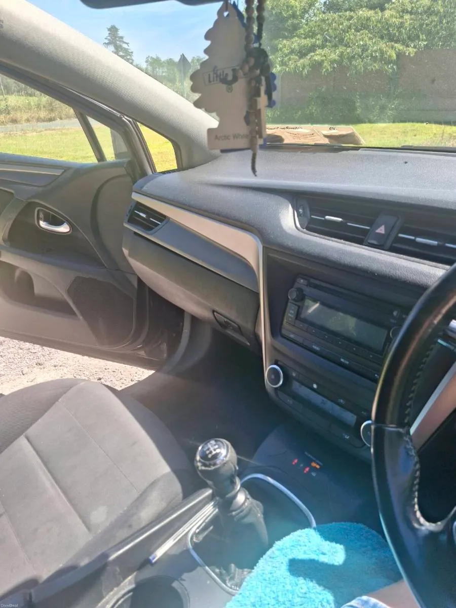 Toyota avensis 1.6 - Image 4