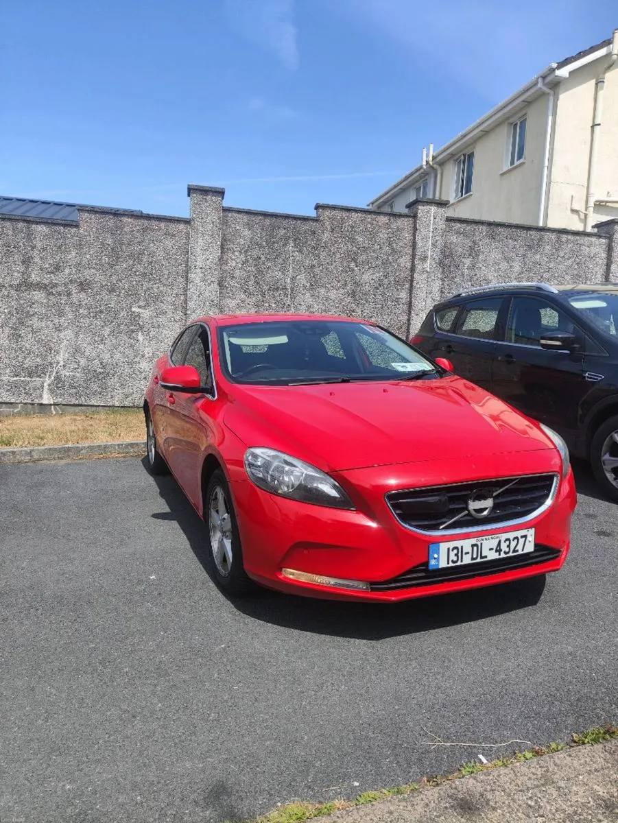 Volvo V40 - Image 1