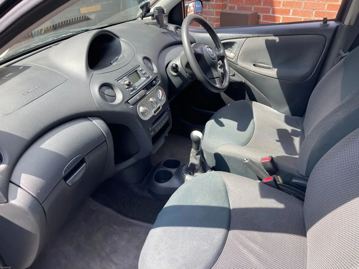 Toyota Yaris 2005 - Image 4