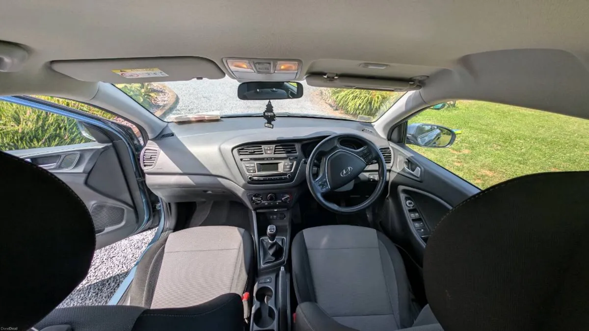 Hyundai i20 Delux - Image 3