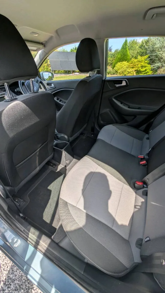 Hyundai i20 Delux - Image 4