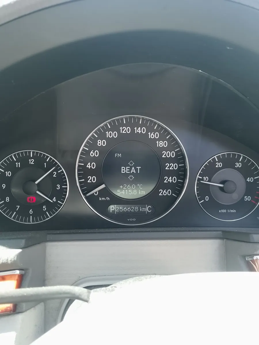 Mercedes-Benz E-Class 2007 - Image 2