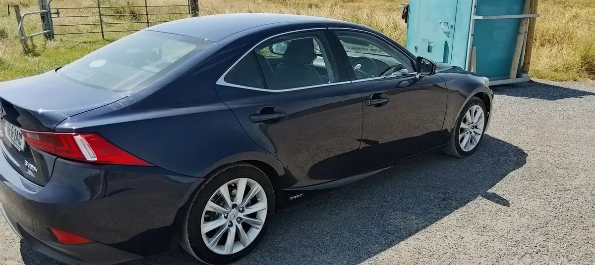 Lexus IS 2013 - Image 3