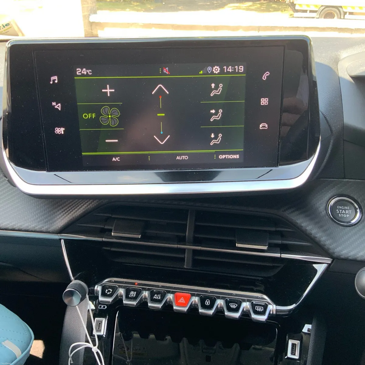 Peugeot 2008 1.2 Petrol automatic - Image 5