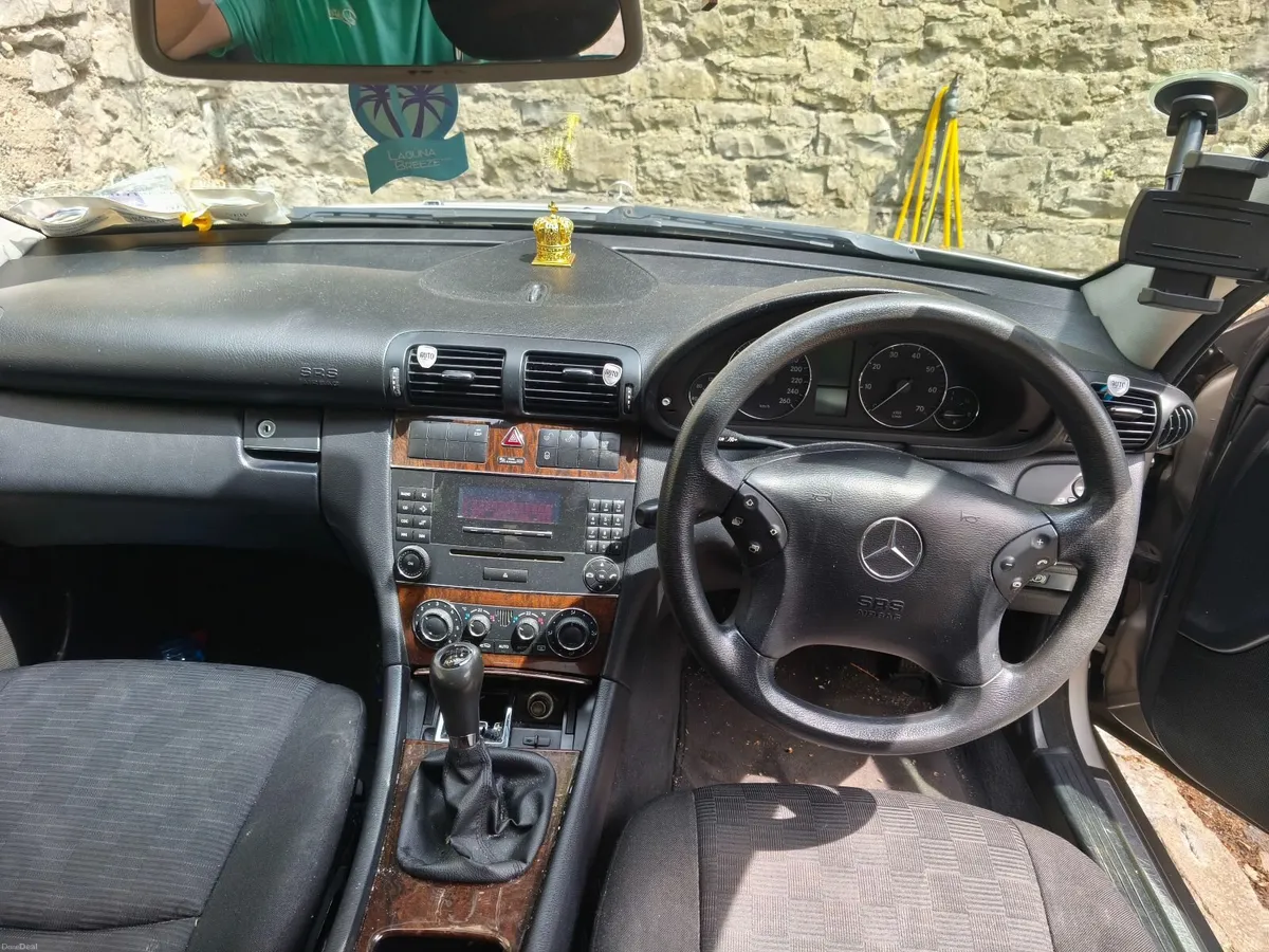 Mercedes-Benz C-Class 2005 - Image 4