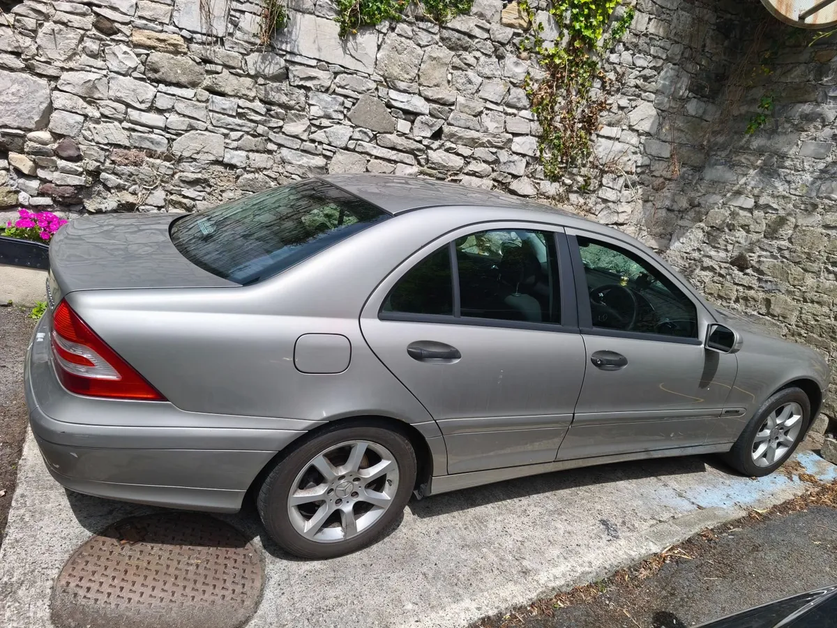Mercedes-Benz C-Class 2005 - Image 3