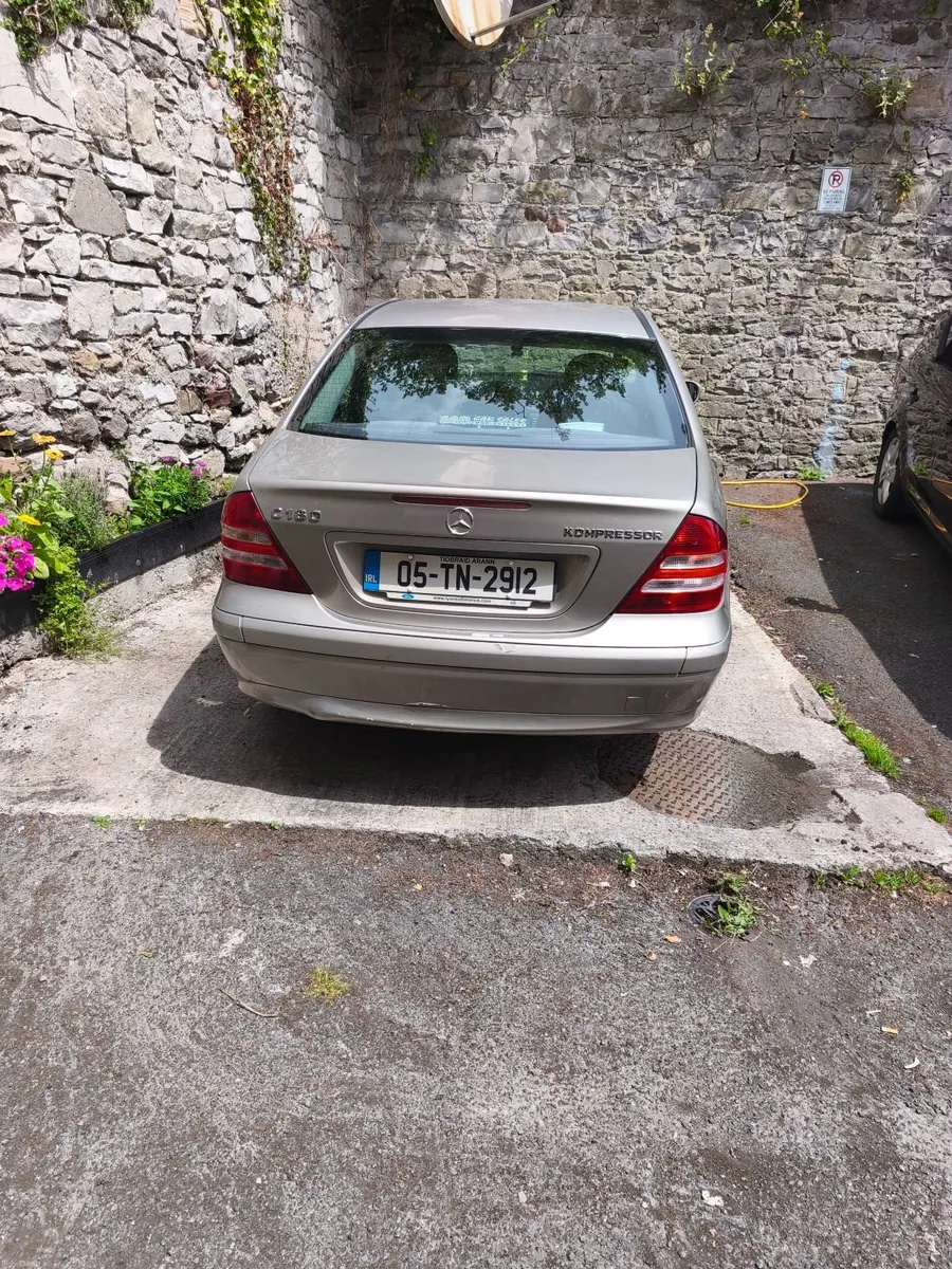 Mercedes-Benz C-Class 2005 - Image 5