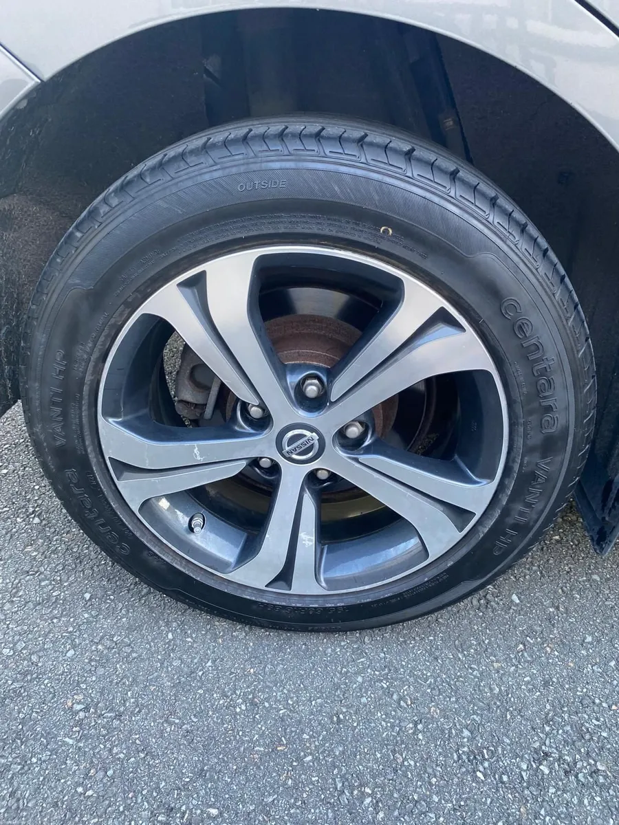 Nissan Pulsar 2016 SV CVT E6 4 door please read d - Image 5