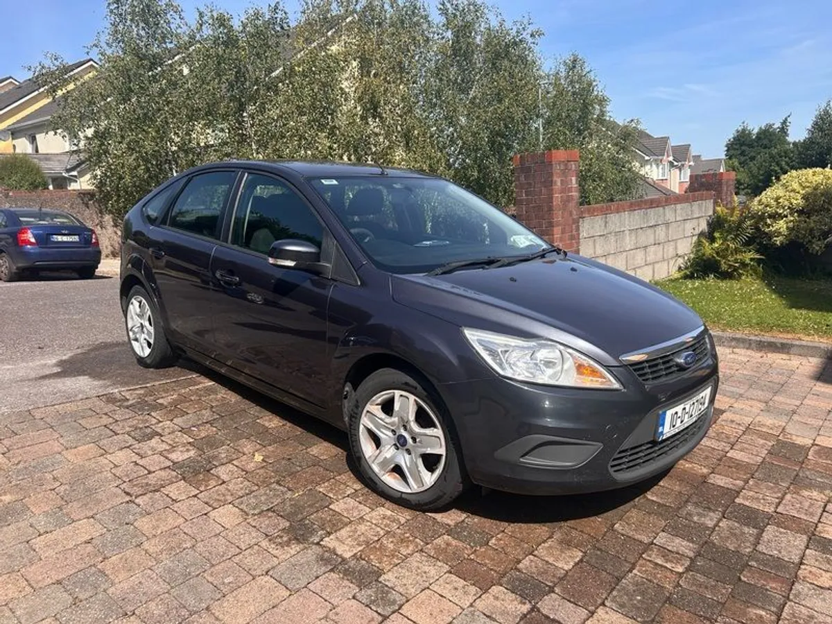 2010 Ford Focus - Image 2