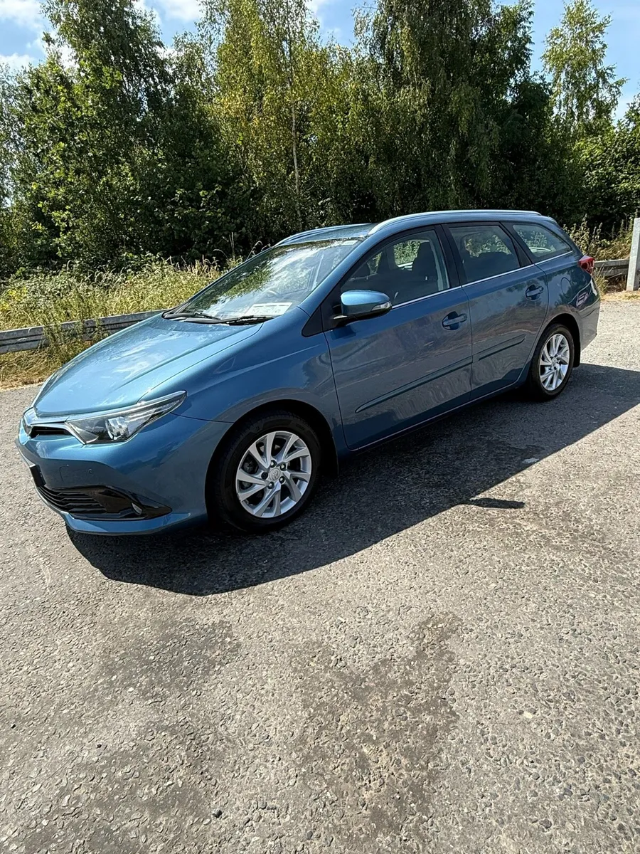Toyota auris 1.2t business edition estate - Image 1