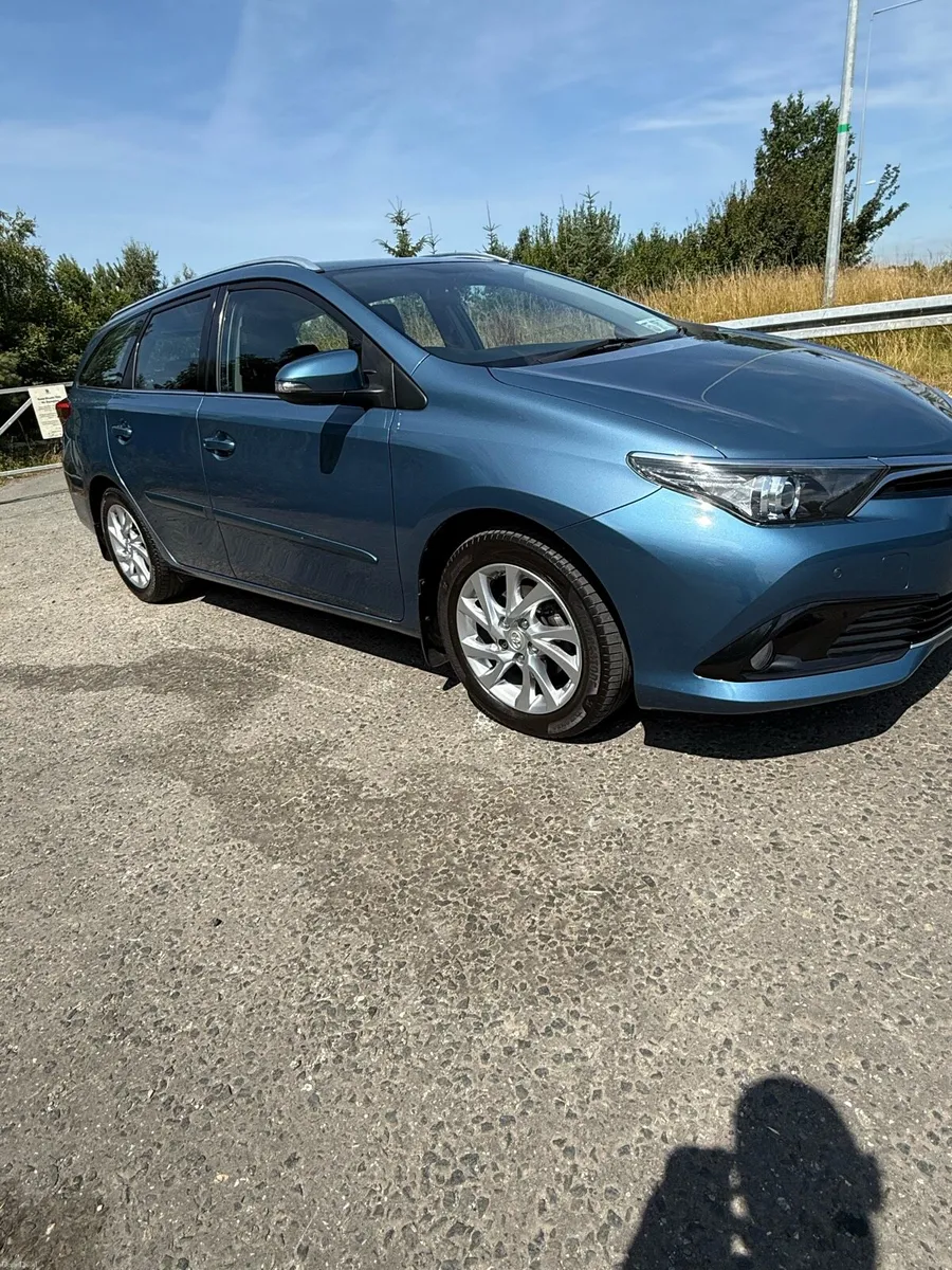 Toyota auris 1.2t business edition estate - Image 2