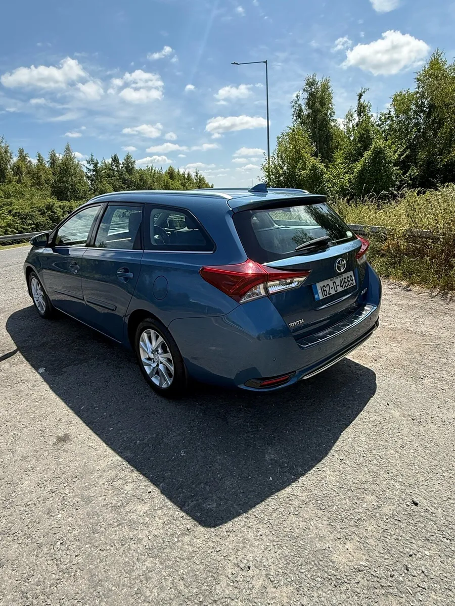Toyota auris 1.2t business edition estate - Image 4