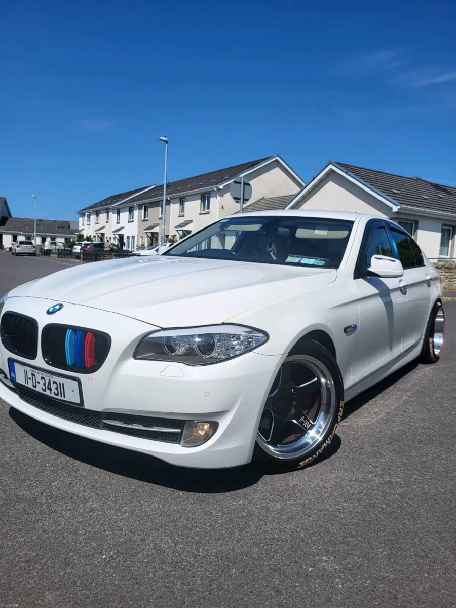 BMW F10 white 5500 2011 - Image 1
