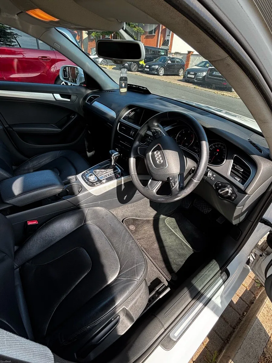 Audi A4 2.0 Automatic - Image 2