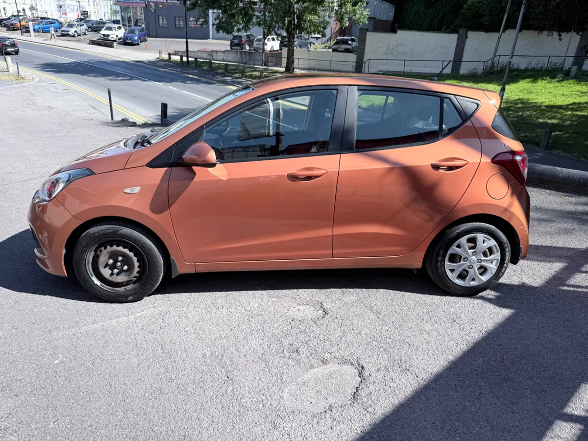 Hyundai i10 1.0 Petrol Low Miles - Image 5