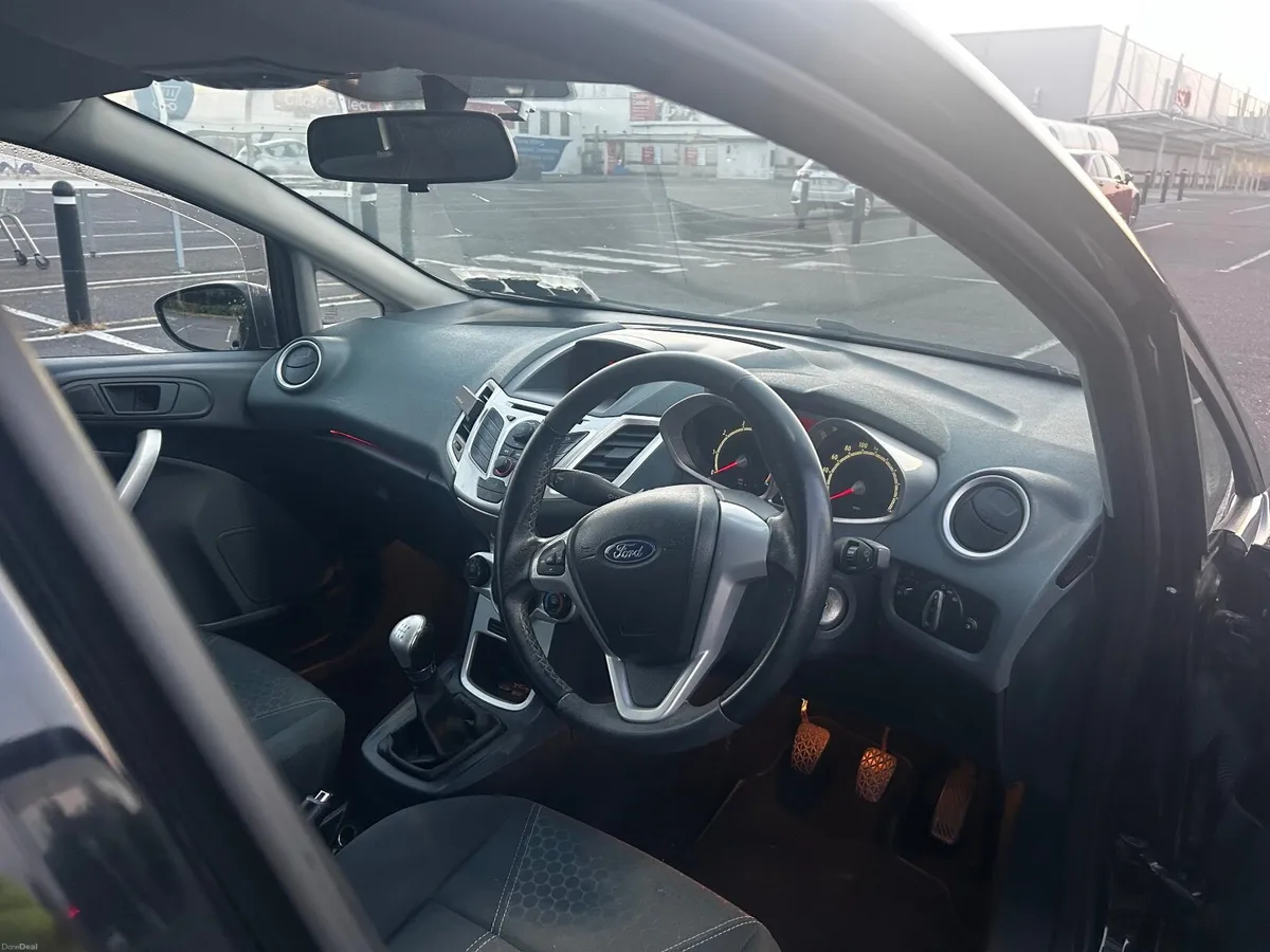 Ford Fiesta 2010 - Image 3