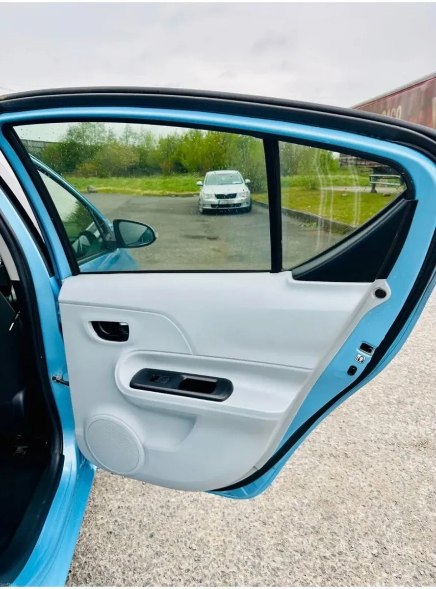Toyota Aqua 2012 - Image 4