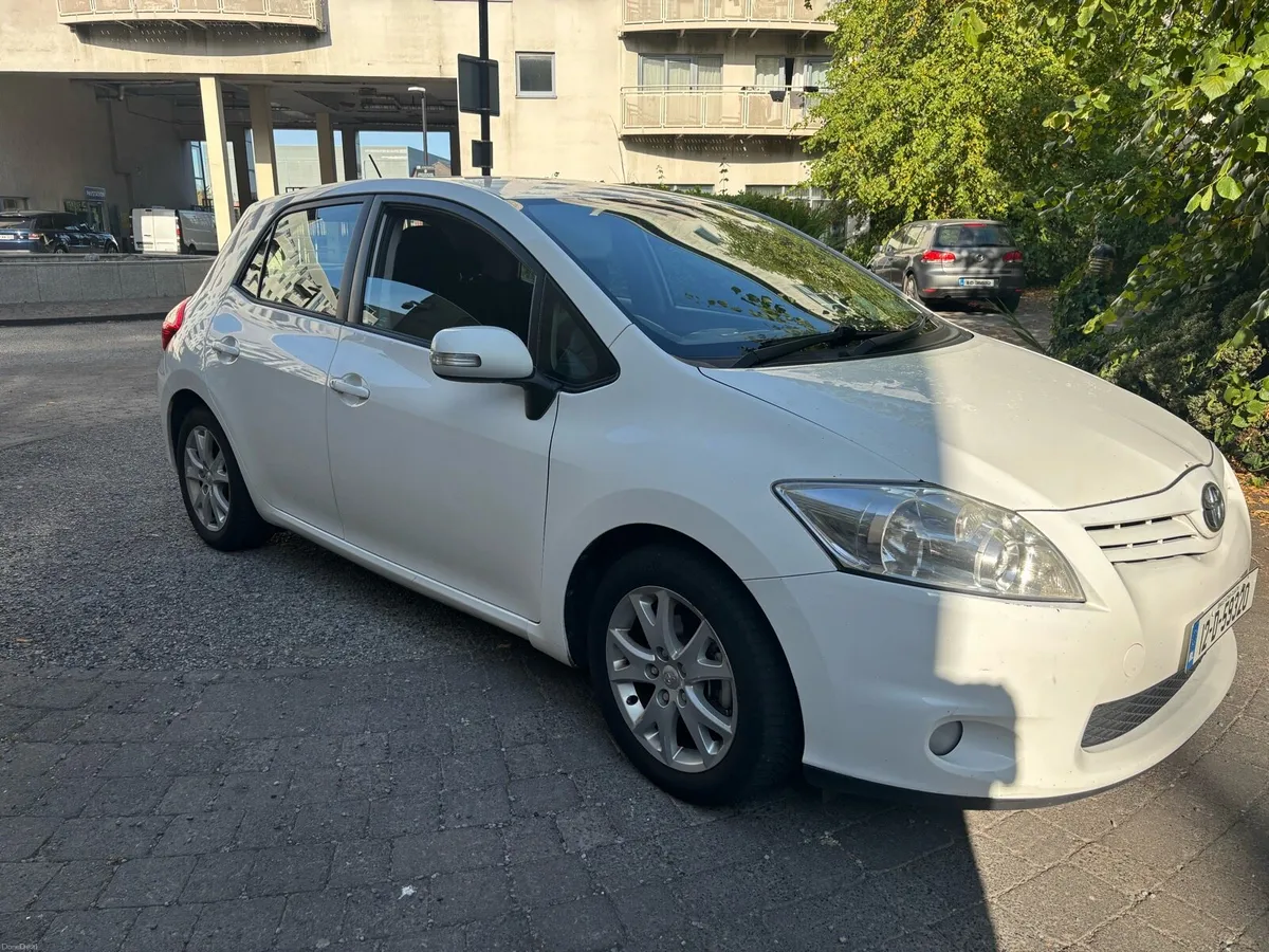 Toyota Auris 1.4 d -4d . Automatic (auto ) - Image 1